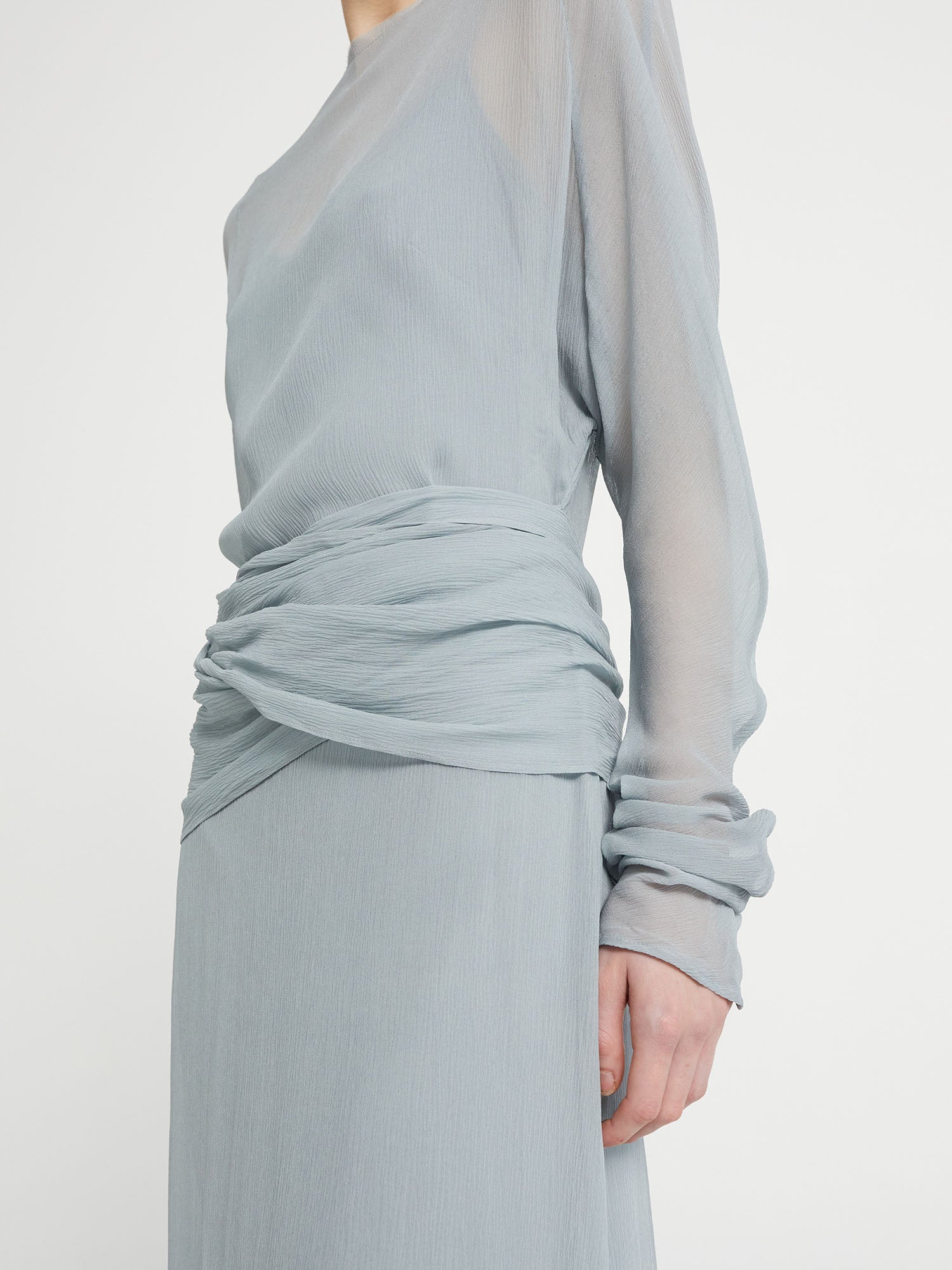 DRESS XVI